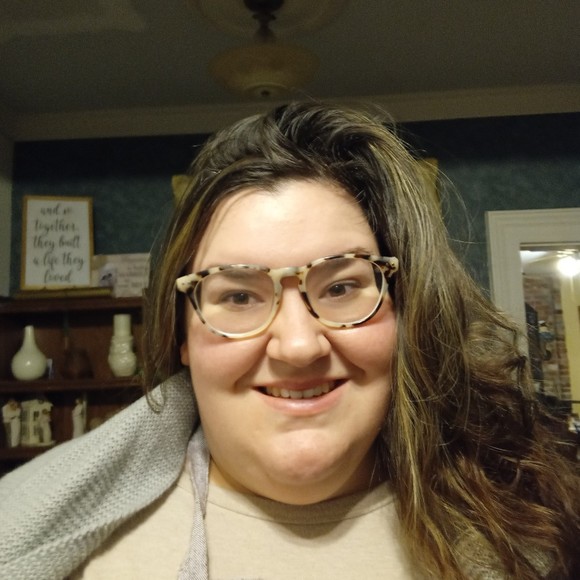 Meet your Posher, Lynn - Picture 1 of 1